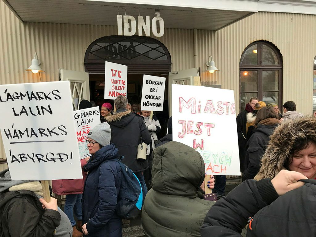 A meeting in Iðnó due to start of strike at Íslandshotels